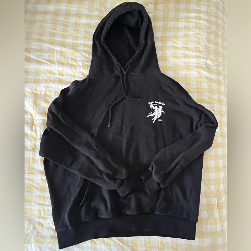 Black sweatshirt